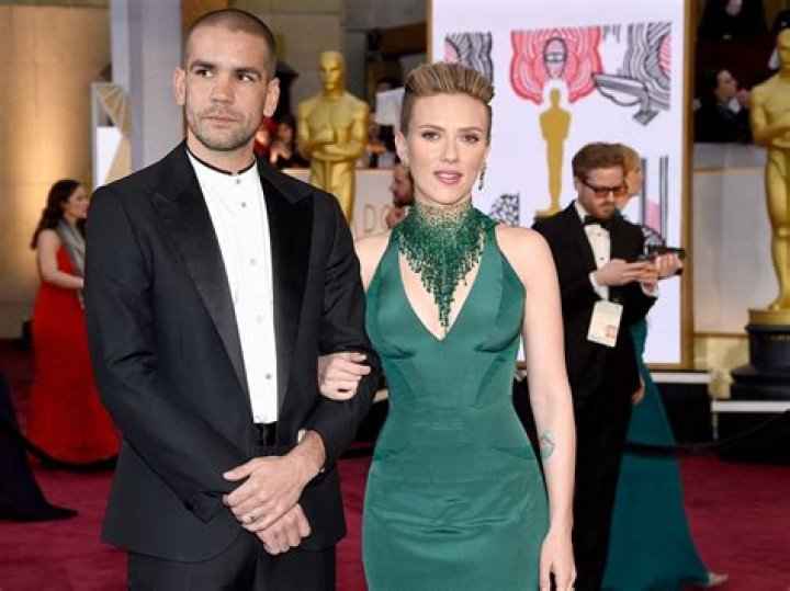 Ryan Reynolds Ex-Wife: Scarlett Johansson Net Worth, Movies, Instagram, Age, Daughter, Height, Husband, Twin, Children