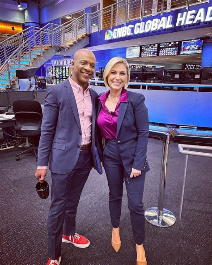 Stephanie Link Net Worth: Bio, Wiki, Age, CNBC, Husband, Married, Daughter, 10 Stocks To Buy, Portfolio, Holdings and Salary